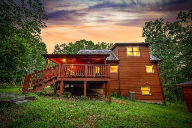 4 King Beds, Hot Tub, & Game Room! House in Georgia