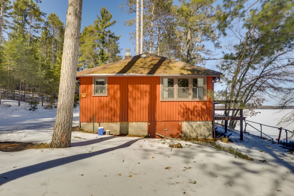Peaceful Lakefront Cabin, 5 Mi to Dtwn Minocqua! House in Wisconsin