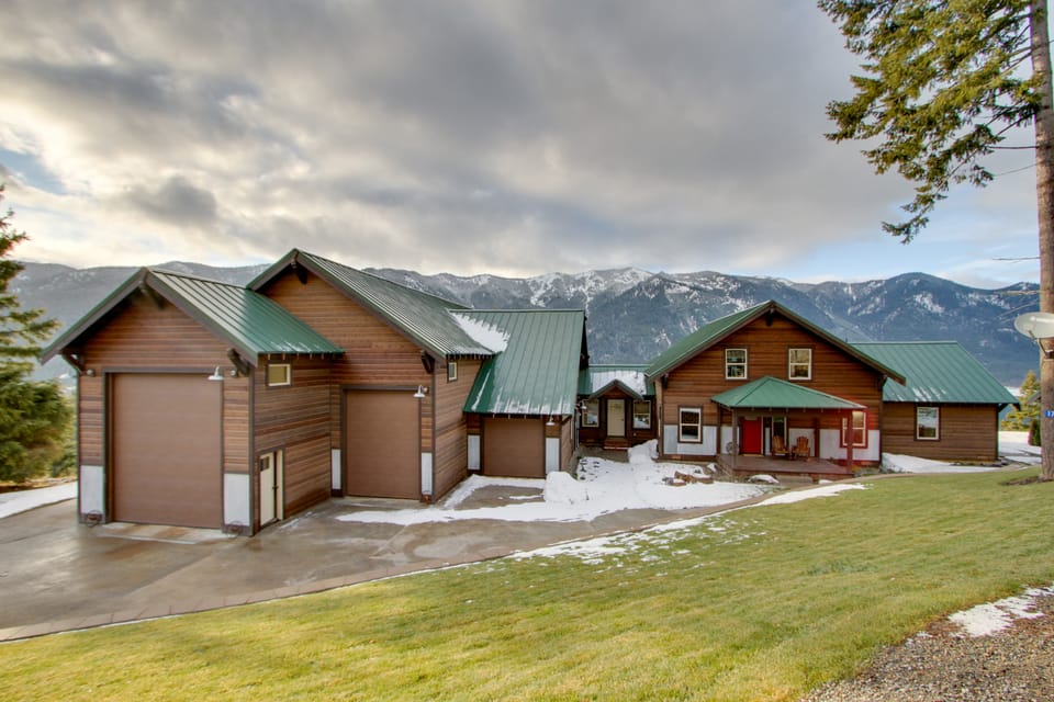 Game Room & Mtn Views: Large Cle Elum Lake House House in Cle Elum Lake