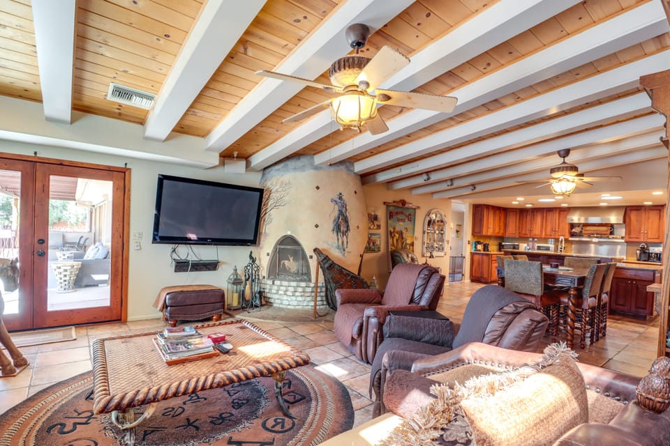 Swim Spa & Courtyards: Tucson Estate Near Sabino Cottage in Catalina Foothills