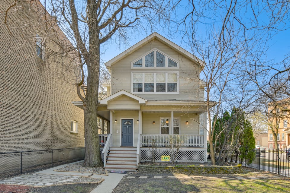 Spacious Chicago Group Home! Walk to Train & Eats Apartment in Chicago
