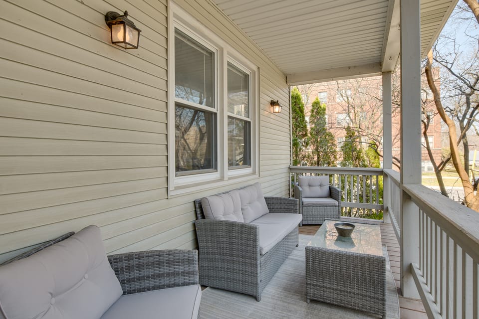 Spacious Chicago Group Home! Walk to Train & Eats Apartment in Chicago