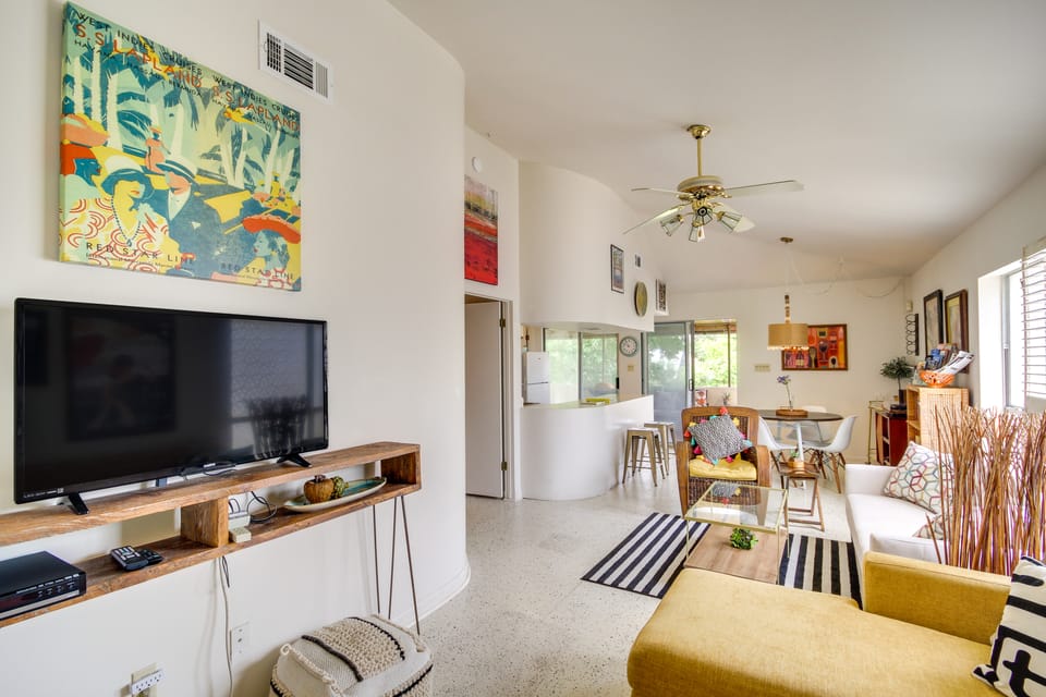 1 Block to Beach: Biloxi Hidden Gem w/ Gulf View Apartment in Biloxi