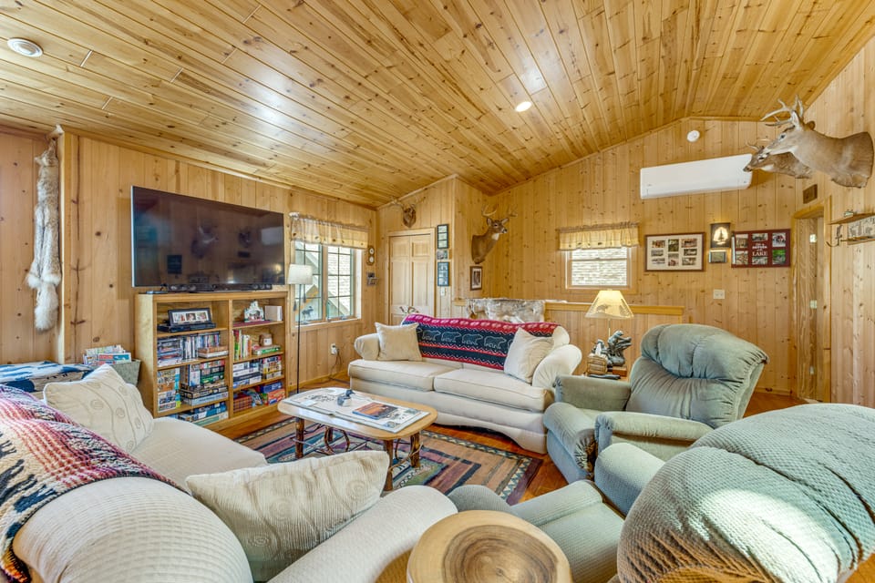 On 4 Acres! Retreat w/ Lake Access in Maple City Apartment in Sleeping Bear Dunes