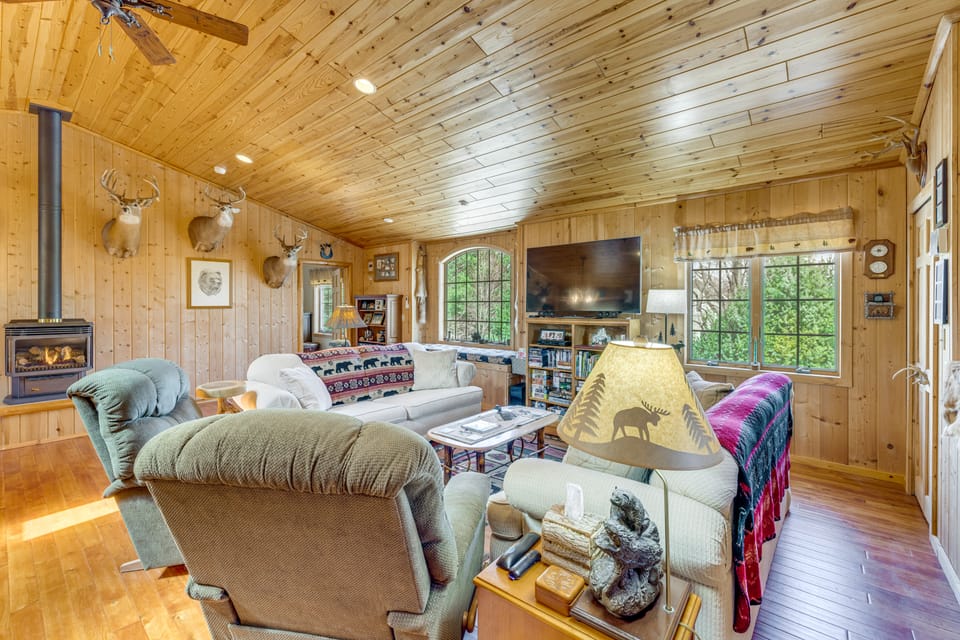 On 4 Acres! Retreat w/ Lake Access in Maple City Apartment in Sleeping Bear Dunes