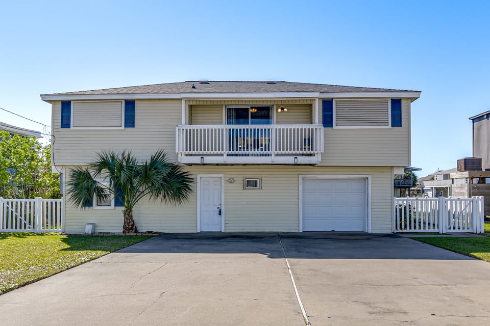 Canal-Front Home w/ Dock, 1 Mi to Sea Isle Beach! House in Galveston Island