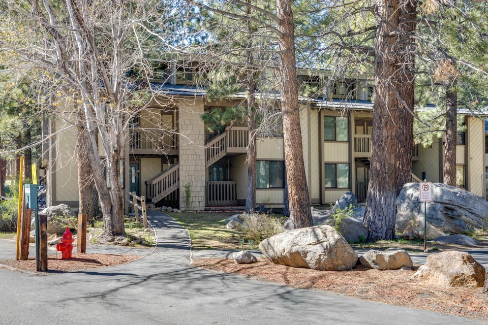 Condo 1 Mi to Village | Pool + Resort Amenities Apartment in Mammoth Lakes