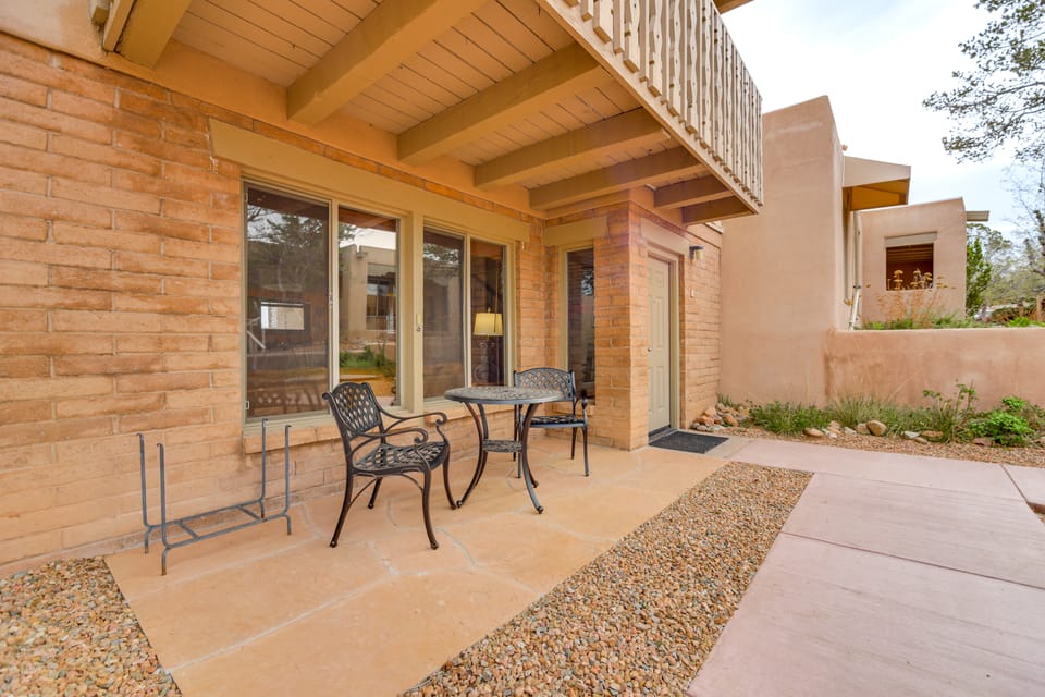 11-Min Walk to Santa Fe Plaza! Condo w/ Pool Apartment in Santa Fe