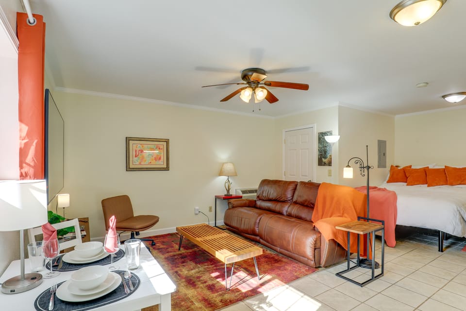 ‘The WCU Hideout' Cozy Escape- 1 Mi to Campus Apartment in Cullowhee