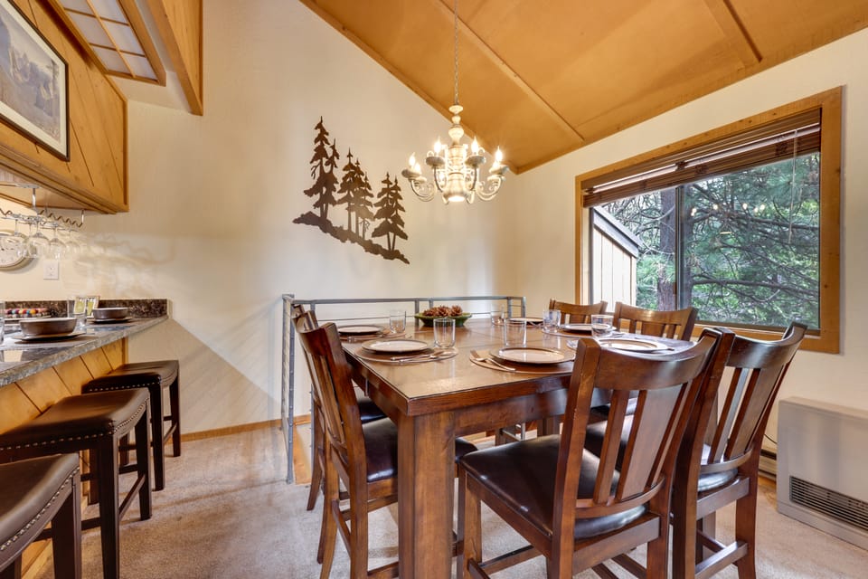 1 Mi to Shaver Lake! Family & Couples Condo Apartment in Shaver Lake