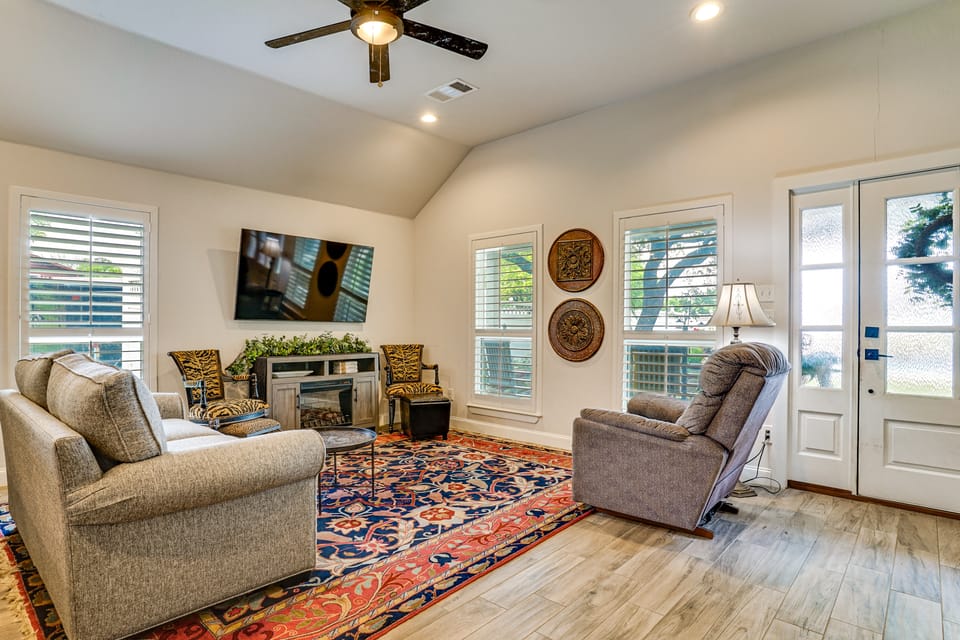 Backyard Bungalow w/ Pool & Country Views House in Denton