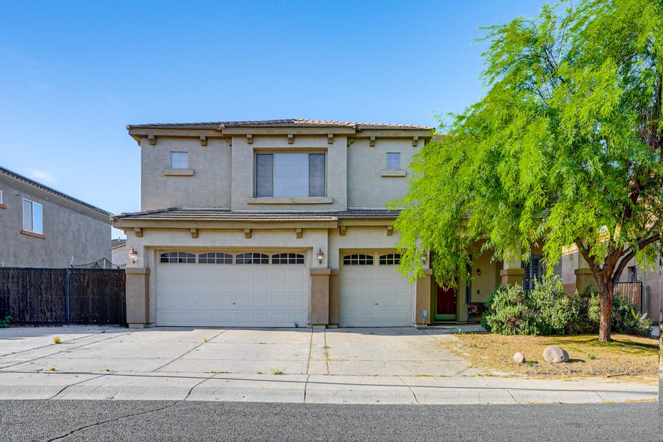 Desert Oasis w/ Fire Pit: 6 Mi to Cardinals Games House in Glendale