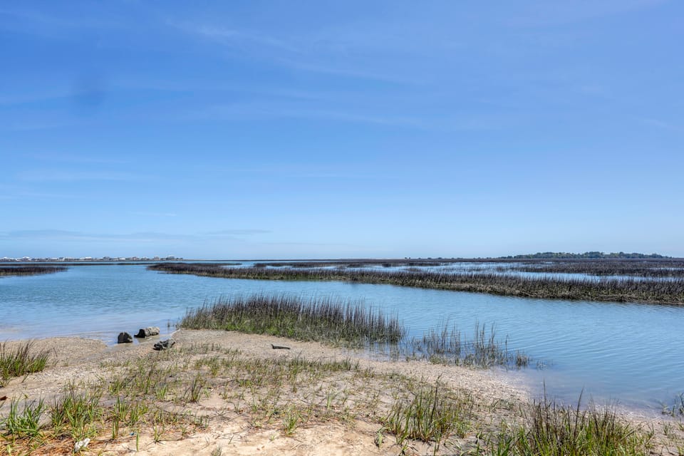 Walk to Eats & Drinks! Stylish Murrells Inlet Stay Apartment in Murrells Inlet