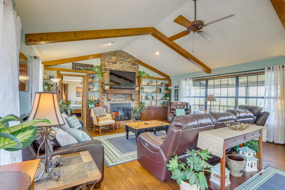 5 Mi to Lake Chatuge! Family Sanctuary w/ Patio House in Union County