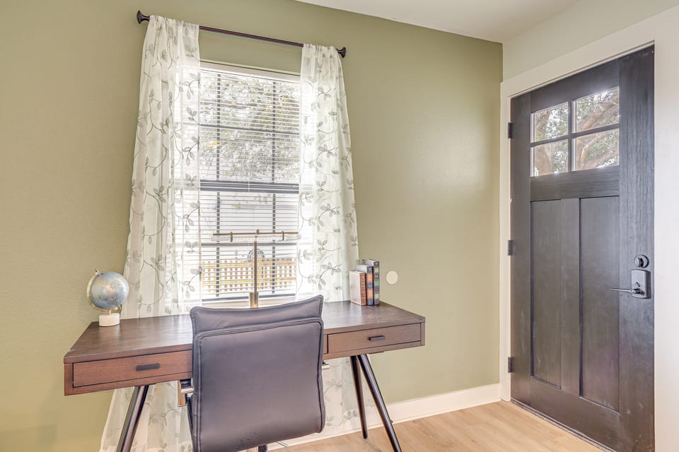 < 1 Mi to Lackland AFB: WFH-Friendly Retreat! House in San Antonio