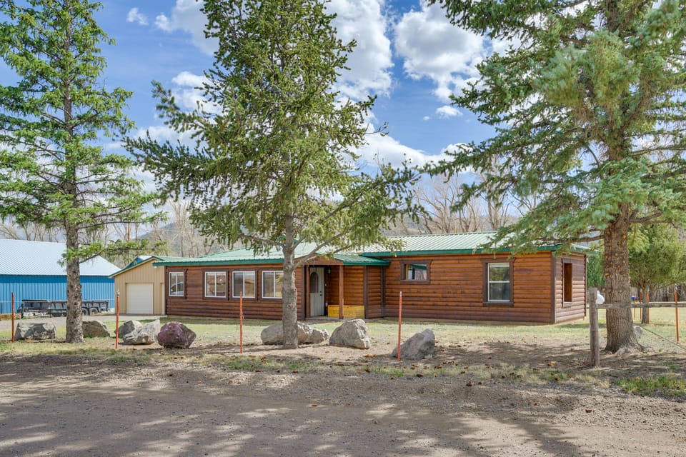 Near Trails & Rio Grande Fishing! Mtn-View Cabin House in Colorado