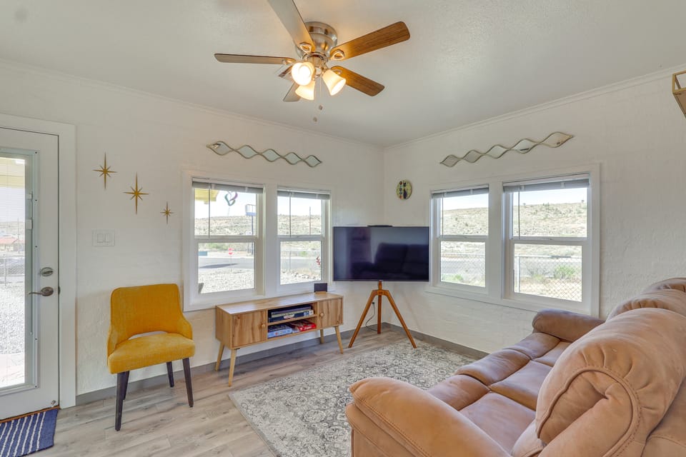 Route 66 Roadtripper Retreat w/ Private Backyard House in Kingman