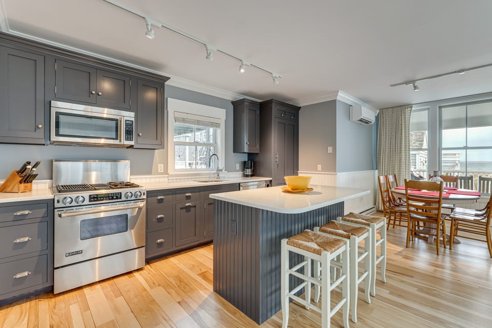Beachfront Condo! Couples Retreat on Commercial Apartment in Provincetown