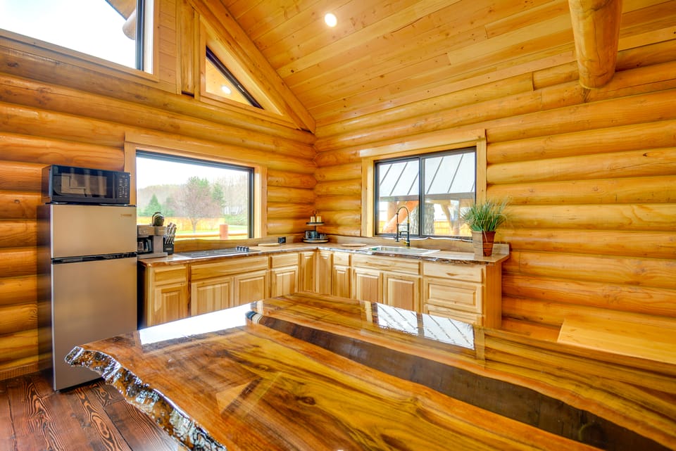 Pavilion w/ Hot Tub! ‘Trybett Cabin 2’ in Forks Apartment in Forks