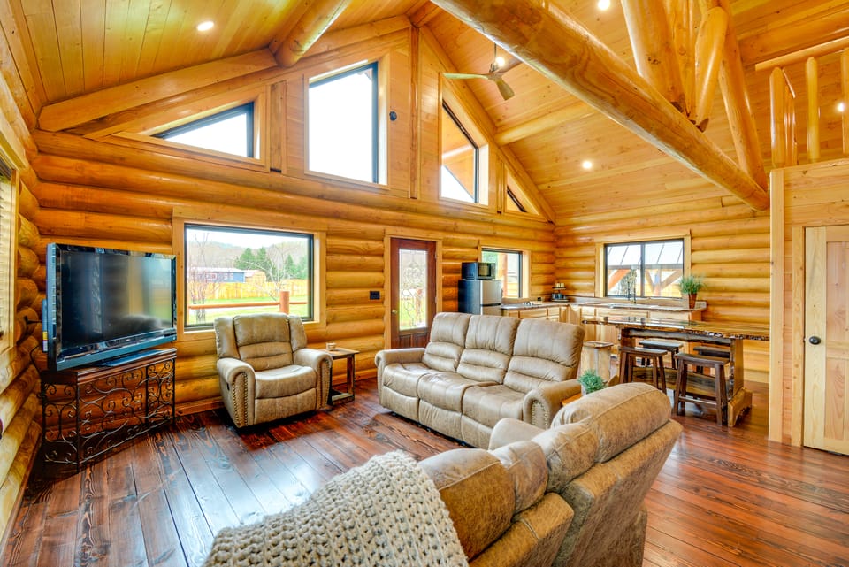 Pavilion w/ Hot Tub! ‘Trybett Cabin 2’ in Forks Apartment in Forks