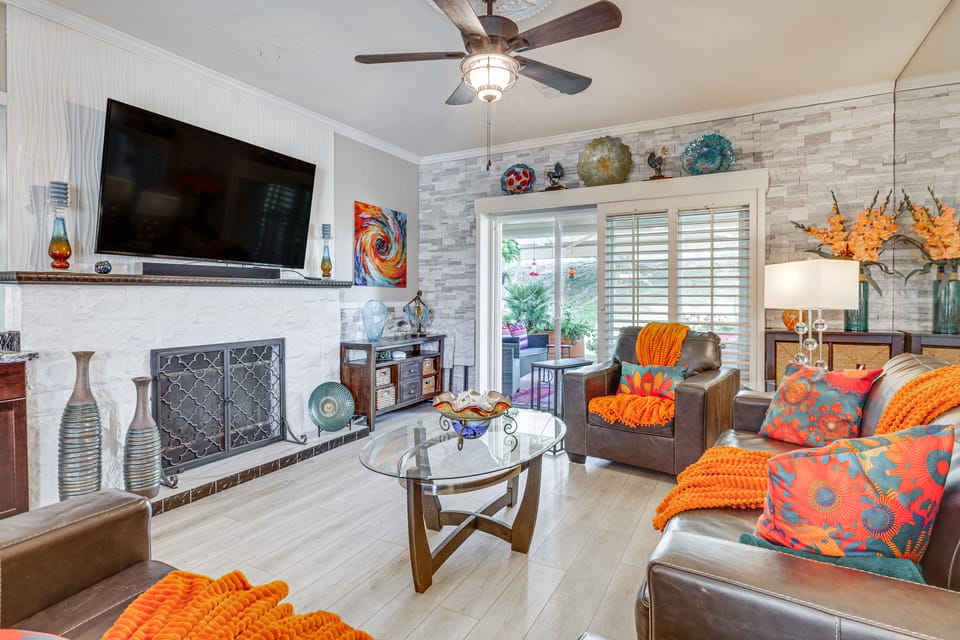 Pool Access & Patio! Palm Desert Golf Retreat Apartment in Palm Desert