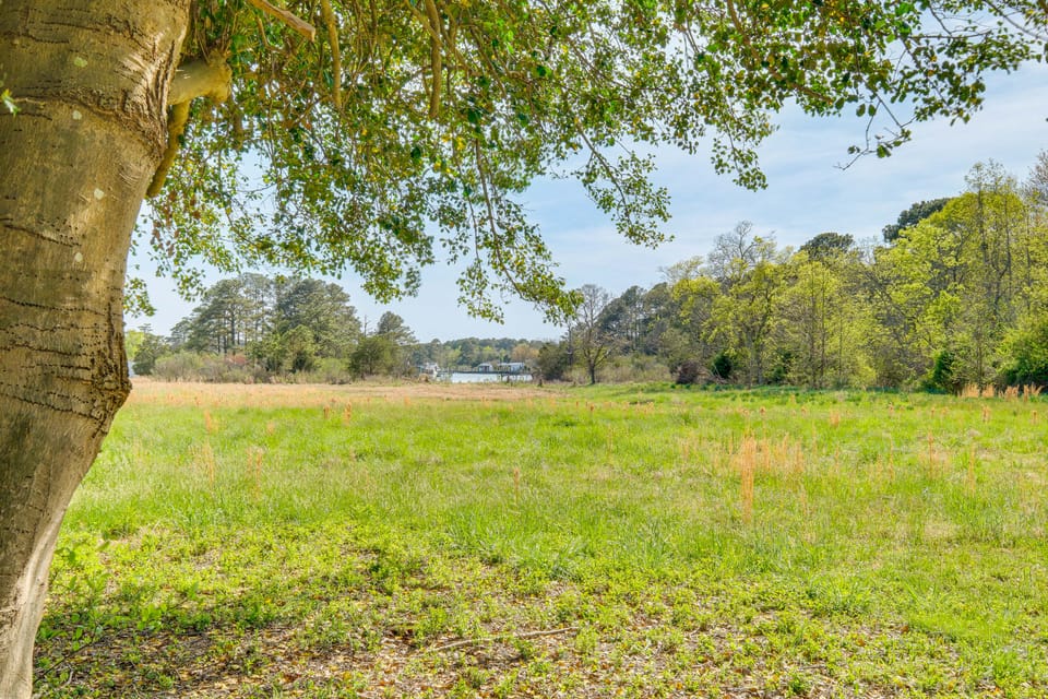 Peek-A-Boo Water Views! Port Haywood Home w/ Yard House in Virginia