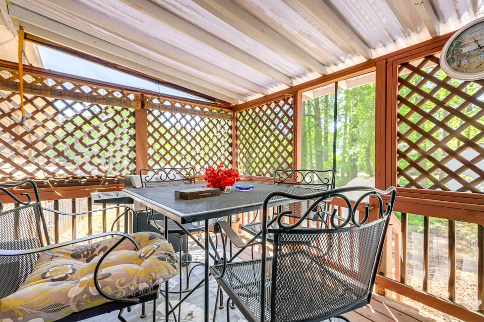 Gym, Office! Extended Base 8 Mi to Marietta Square House in Georgia