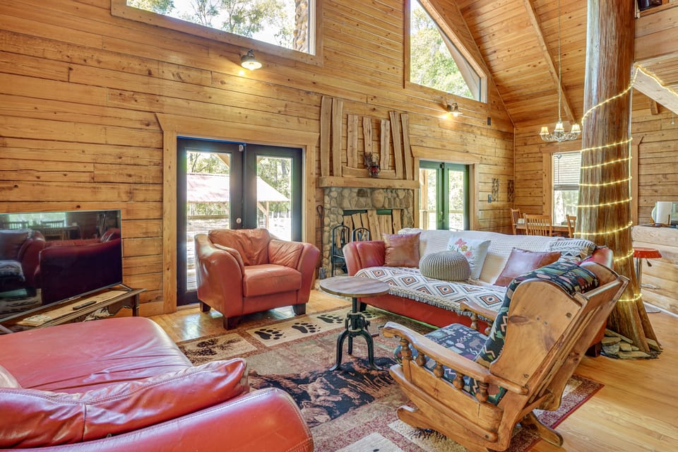 Fish & Float at Natural Springs! Log Cabin in Bell House in Florida