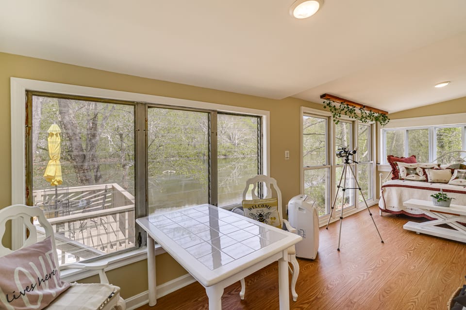 Sunroom & Patio! Quiet Retreat on Shenandoah River House in Shenandoah Valley