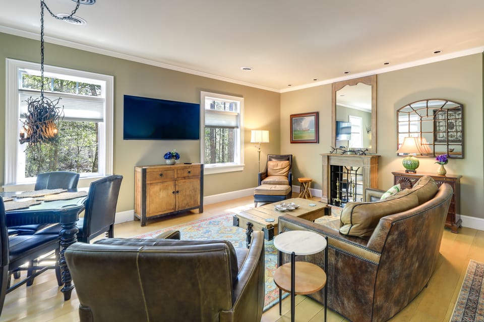 On-Site Creek! Peaceful Wooded Retreat in Havelock House in North Carolina