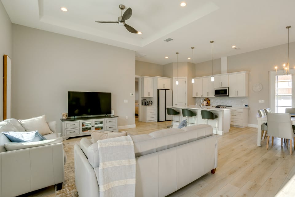 3 Mi to Manasota Beach! Sleek Home w/ Lanai House in South Venice
