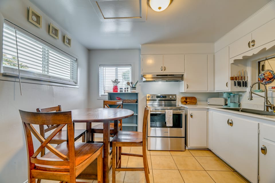Near Ocean & Redwood National Park! Home w/ Yard House in Crescent City