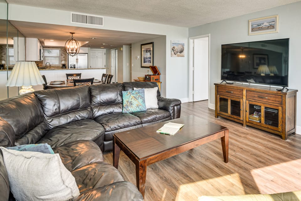 Sun, Sand & Smiles: Daytona Shores Family Condo! Apartment in Halifax Estates