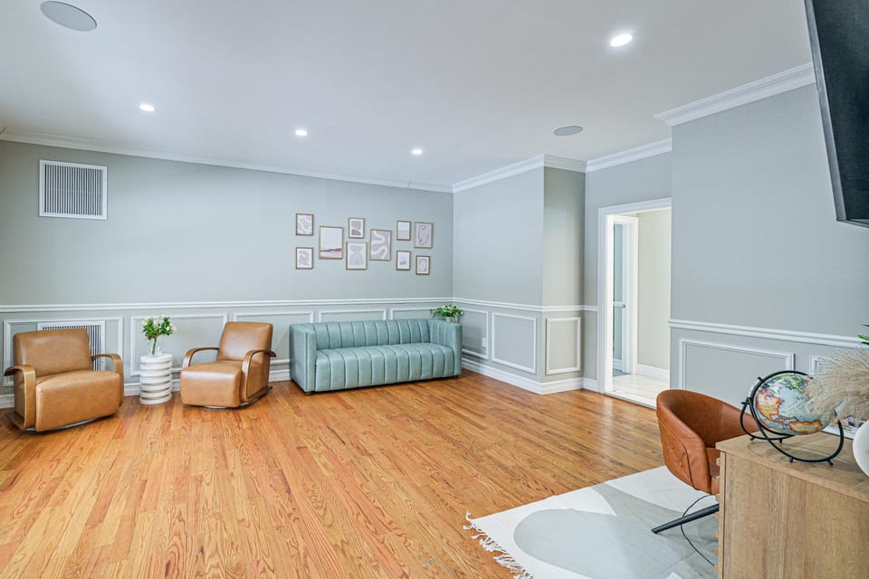 Game Room, Hot Tub! Family Getaway in Bayshore House in Bay Shore