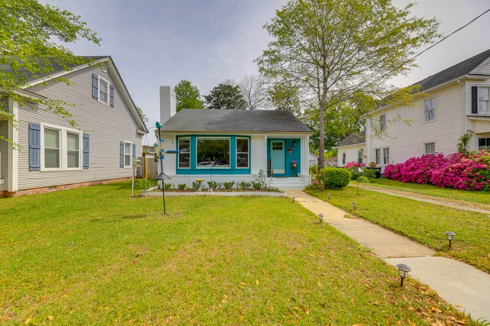 Walkable Escape in Dtwn Burgaw! Quiet Home w/ Yard House in North Carolina