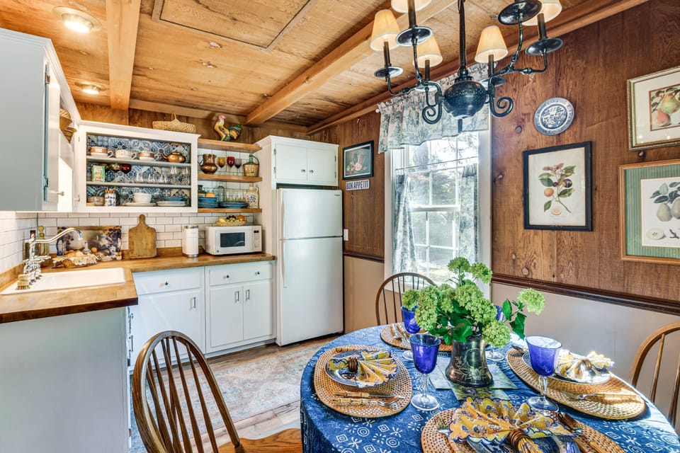Quaint Couple's Cottage in Warsaw Countryside House in North Carolina