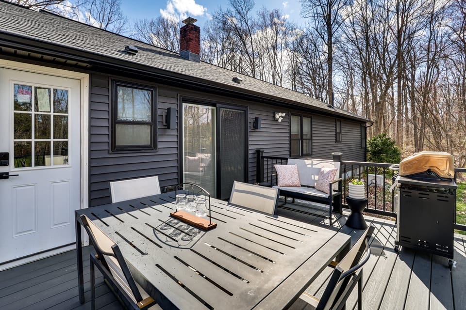 Charming Connecticut Hideaway: Year-Round Fun! House in Middletown