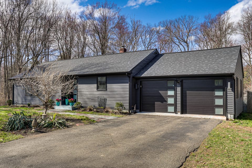 Charming Connecticut Hideaway: Year-Round Fun! House in Middletown