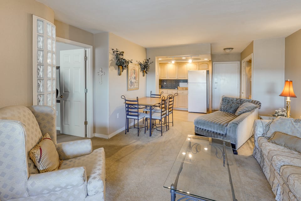 Lake Hamilton Living: Condo w/ Views + Pool Apartment in Rockwell