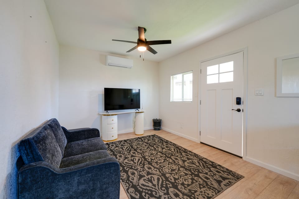 Couple’s Escape! 3 Mi to Dtwn & Roosevelt Row Apartment in Phoenix