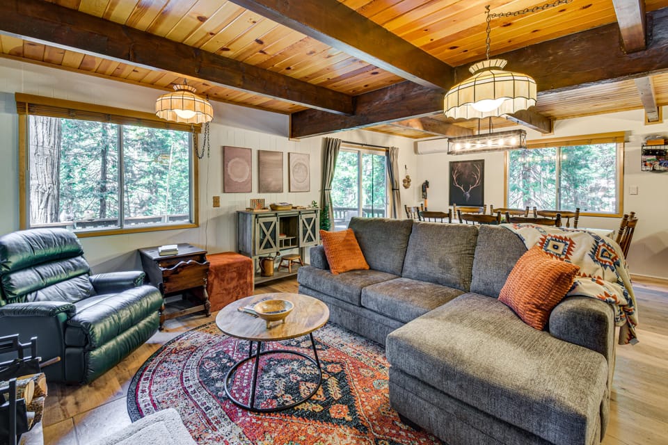 Sierra Nevada at Your Doorstep! Big Trees Cabin House in Dorrington