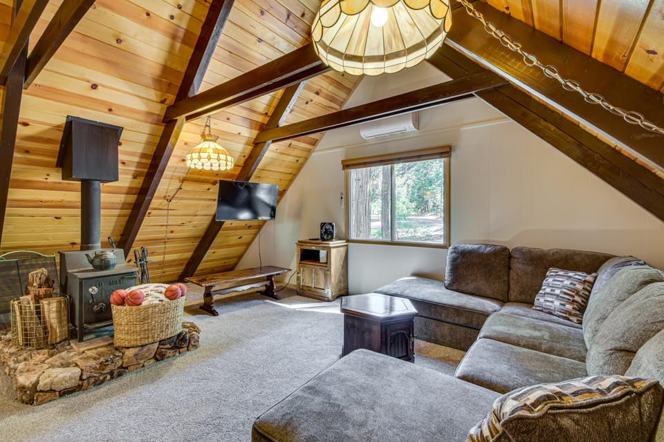 Sierra Nevada at Your Doorstep! Big Trees Cabin House in Dorrington
