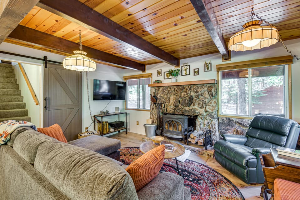 Sierra Nevada at Your Doorstep! Big Trees Cabin House in Dorrington