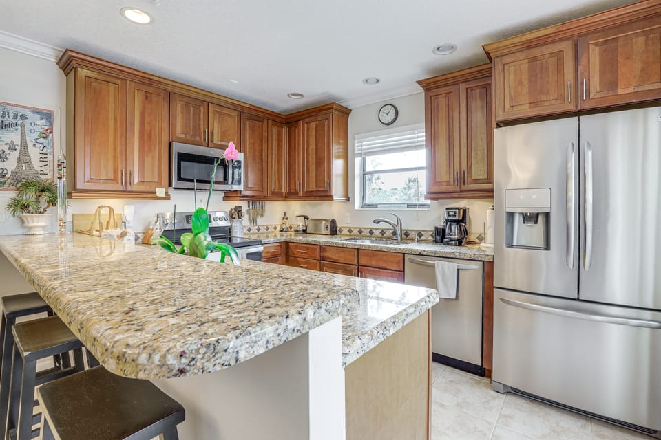 4 Mi to Beach! Jupiter Retreat w/ Pool Access Apartment in Jupiter