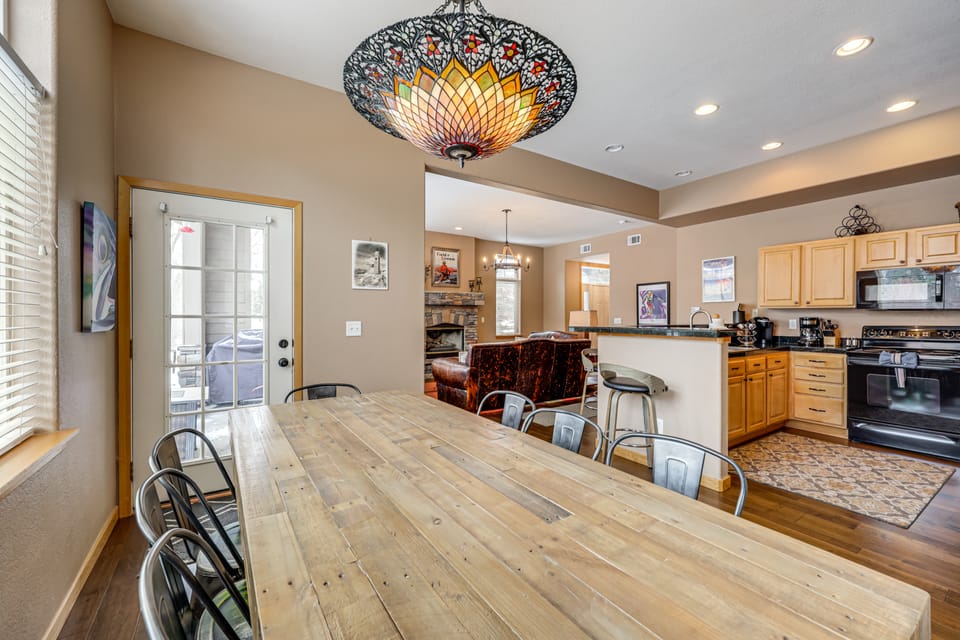 Hot Tub! Riverfront Family Retreat in Silverthorne Apartment in Silverthorne