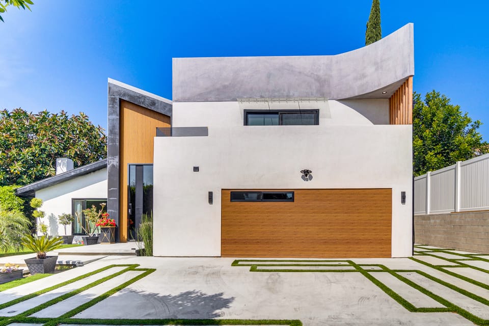 < 2 Mi to CSUN! High-End Retreat w/ Outdoor Oasis House in Granada Hills