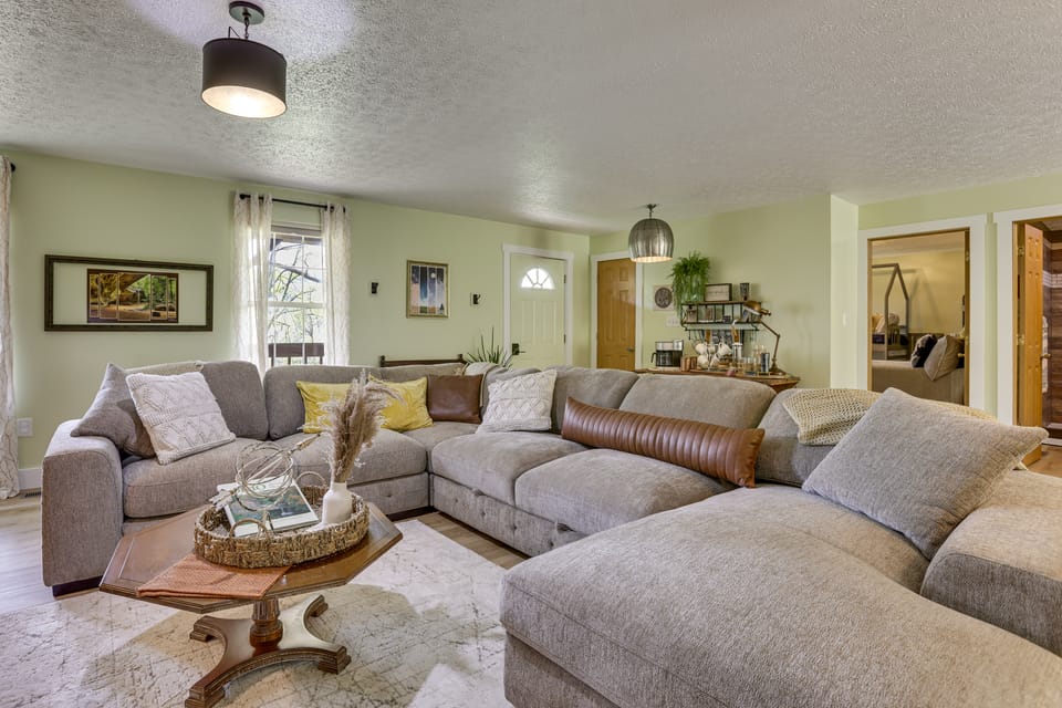 Laurelville Home w/ Hot Tub & Fire Pit House in Ohio