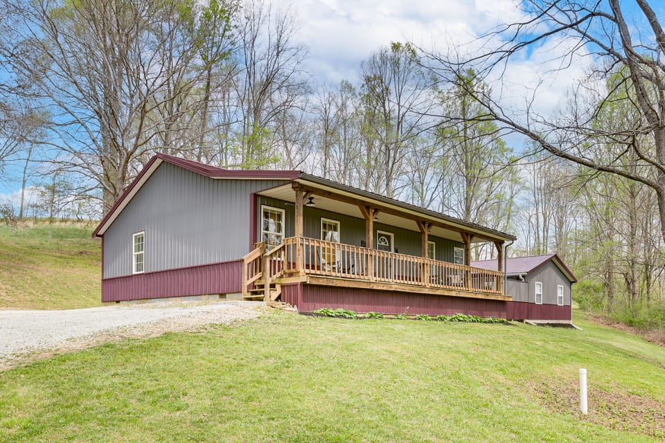 'Be Still in the Hills' Laurelville Home, Hot Tub House in Ohio