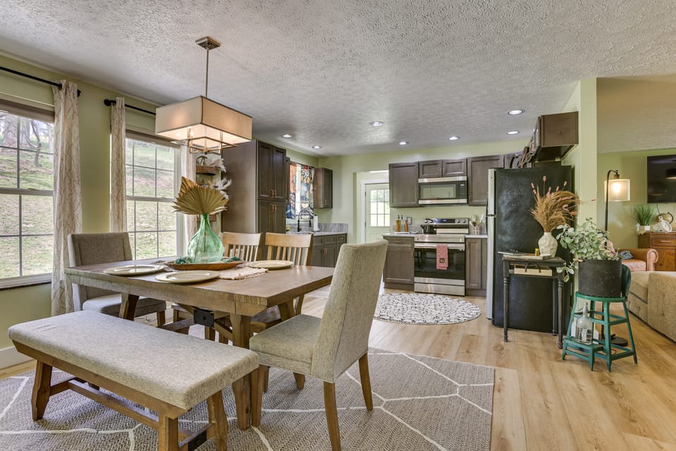 'Be Still in the Hills' Laurelville Home, Hot Tub House in Ohio