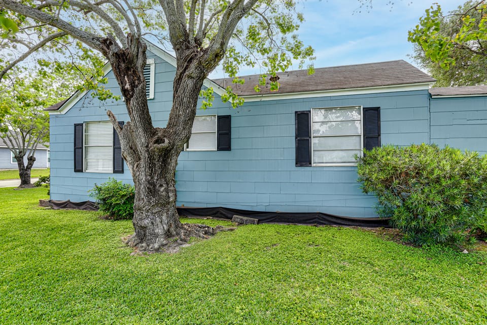 Port Arthur Homebase: Work, Dine & Play! Apartment in Port Arthur